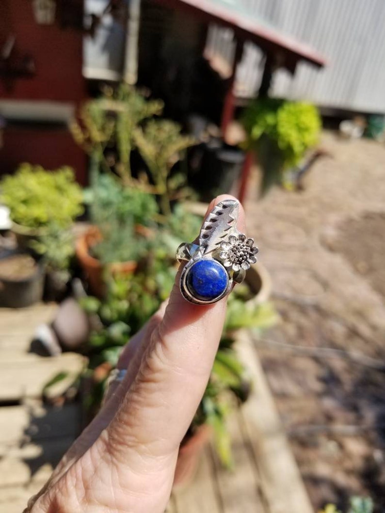 Grateful style bolt ring with lapis lazuli