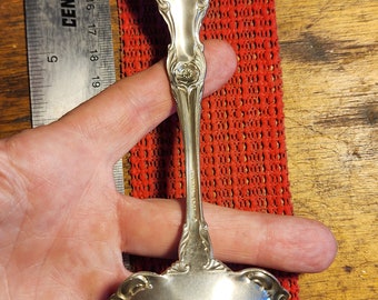 Lunt sterling serving spoon 7"