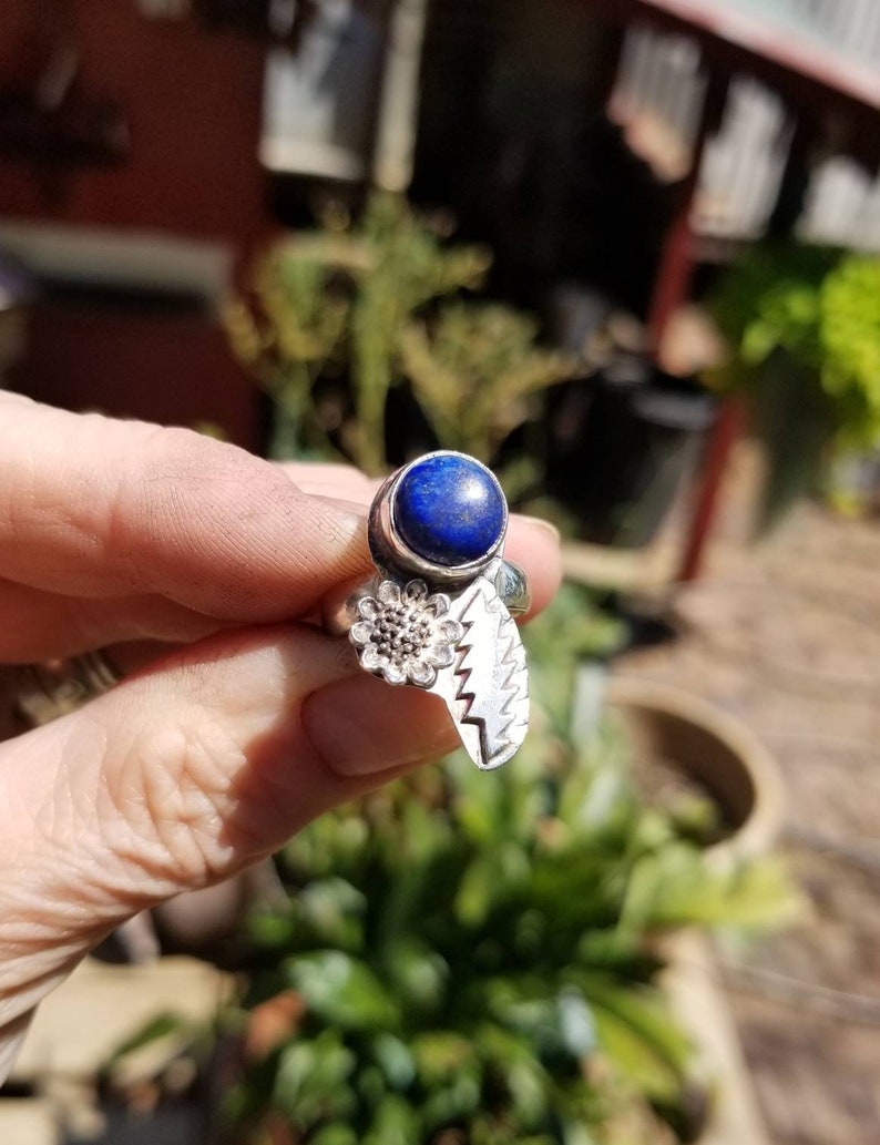 Grateful style bolt ring with lapis lazuli