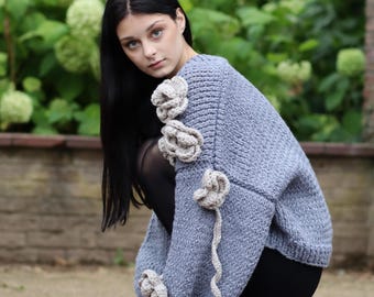 Handgemaakt grijs gebreid vest met 3D-bloemen, oversized wollen trui
