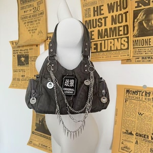 Y2K Emo Shoulder Bag Women Patches  Punk Design Girl Soft PU Leather Tote Bag Crossbody Bag Y2K  Shoulder Bag with Crossbody Strap