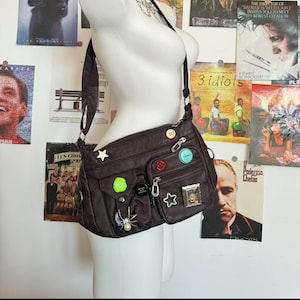 Y2K Small Crossbody Bag Women Retro Patches Random Bottle Caps Design Girl Soft PU Leather Tote Bag Crossbody Bag Y2K Accessories  Cute Bag