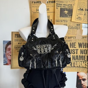 Y2K Axelväska Dam Dödskalle Patch Emo Design Flicka Mjuk PU Läder Toteväska Axelväska Y2K Accessoarer Axelväska med Axelrem