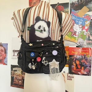 Y2K Small Crossbody Bag Women Retro Patches Random Bottle Caps Design Girl Soft PU Leather Tote Bag Crossbody Bag Y2K Accessories Cute Bag
