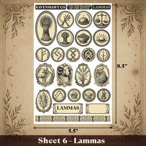 Puede incluir: Una hoja de pegatinas beige etiquetada como "Sheet 6 - Lammas" con varias ilustraciones circulares y rectangulares en tonos sepia. La hoja mide 14 cm de ancho y 21,6 cm de alto. El texto superior dice "RAVENSLOFT CO. 'TIS THE SEASON OF THE WITCH".
