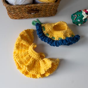 Abito all&#39;uncinetto per la bambola La Bubu: set di gonna e cappello fatti a mano