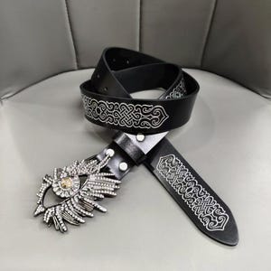 Cinturón unisex con hebilla de diamantes de imitación y ojos de cristal, cinturón de cintura gótico ornamentado de 43 pulgadas con diseño de pergamino.