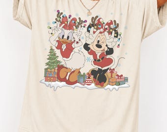Disney Weihnachtsshirt in Komfortfarben, Retro-Weihnachtsshirt mit Daisy und Minnie, T-Shirt mit Weihnachtsmotiv, Komfortfarben