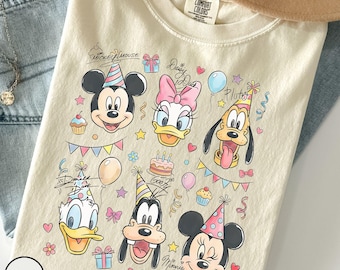 Aquarell Mickey & Friends Signature Geburtstag Shirt, Comfort Colors® Disney Familien Reise T-Shirt, Disney Mickey Minnie Donald Pluto Geburtstag