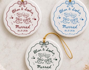 Individuell gestalteter Keramikschmuck: Personalisierter Hochzeitsschmuck mit Namen und Datum, Erinnerungsgeschenk für Paare