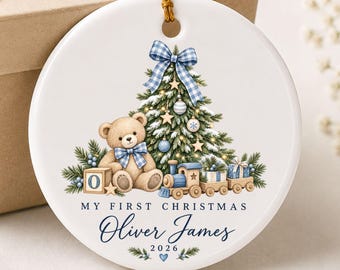 Personalisierter Weihnachtsschmuck für den ersten Geburtstag eines Jungen, Teddybär-Weihnachtsgeschenk für Neugeborene 2026, personalisierter Name und Jahreszahl als Erinnerungsstück mit Zugmotiv