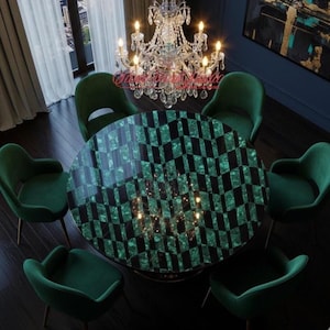 Può includere: Un set di tre tazze in ceramica con finitura opaca e macchiettata. Le tazze sono nei toni del crema, grigio chiaro e grigio scuro. Ogni tazza ha un design semplice e minimalista, perfetto per caffè o tè.