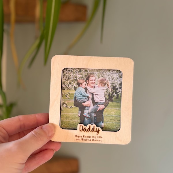 Personalised Father’s Day Wooden Photo Frame | Custom Engraved Daddy Gift | Magnetic Picture Frame Keepsake | Gift for Dad from Kids