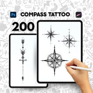 Op de afbeelding: Twee tablets met kompas tattoo ontwerpen. Eén tablet toont een pijldesign, de andere drie kompasroos ontwerpen. De tekst "COMPASS TATTOO" en het nummer "200" zijn ook zichtbaar.