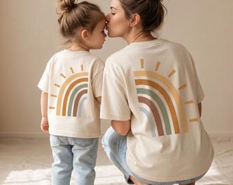 Partnerlook T-Shirt „Rainbow" Bio Baumwolle – Matching Set Mama & Mini – Mutter Kind Outfit – Familienlook – Geschenk für Mama Baby