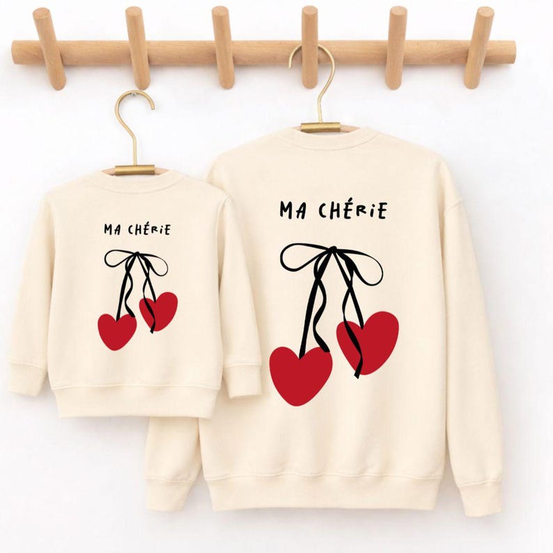Partnerlook Bio Sweatshirt "Ma Cherie" - Oversized Matching Set Mama Kind -Family Outfit Backprint - Nachhaltiges Geschenk Mutter und Baby