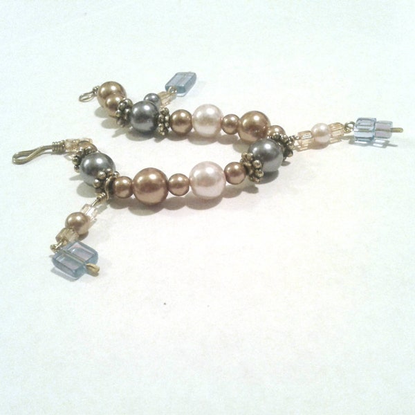 Women's Pearl Bracelet: Pearly Metallic Blue-Gray & Gold Faux Pearls Jewelry Wardrobe Accessory - Tiger Tail w/ Wire Wrap Hook Clasp