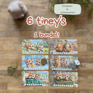 Può includere: Sei carte illustrate con gattini in varie scene giocose. Monete, un dado e il testo "6 tiney's 1 bundel!" e "Kinderen & volwassenen" accompagnano le carte, probabilmente per un gioco.