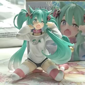 Hatsune Sakura Miku Anime Collectible Figure – Blue Edition