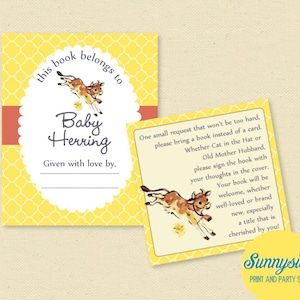 Pu&ograve; includere: Invito per baby shower giallo e arancione con un'illustrazione di una mucca e il testo "this book belongs to Baby Herring Given with love by," e una richiesta di portare un libro invece di un biglietto.