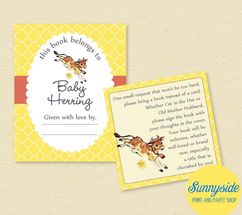 Pu&ograve; includere: Invito per baby shower giallo e arancione con un'illustrazione di una mucca e il testo "this book belongs to Baby Herring Given with love by," e una richiesta di portare un libro invece di un biglietto.