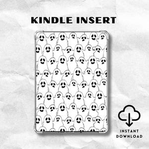 Può includere: Un inserto rettangolare per Kindle con un motivo ripetuto di fantasmi in bianco e nero con varie espressioni facciali. Il testo KINDLE INSERT è stampato in alto e un'icona con il testo INSTANT DOWNLOAD si trova in basso a destra.