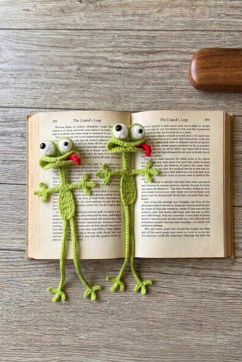 Funny Lizard Bookmark – Cute Crochet Page Marker| Stress Relief |Book Lover Accessory | Lovely gift for book lover| Back to school gift image 4