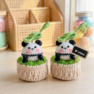 Brote de panda de ganchillo, planta kawaii en maceta, decoración de escritorio hecha a mano