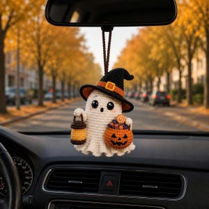 Colgante de fantasma de ganchillo para coche, accesorio de espejo de Halloween hecho a mano, linda decoración espeluznante para coche, colgante de fantasma amigurumi, regalo de Halloween