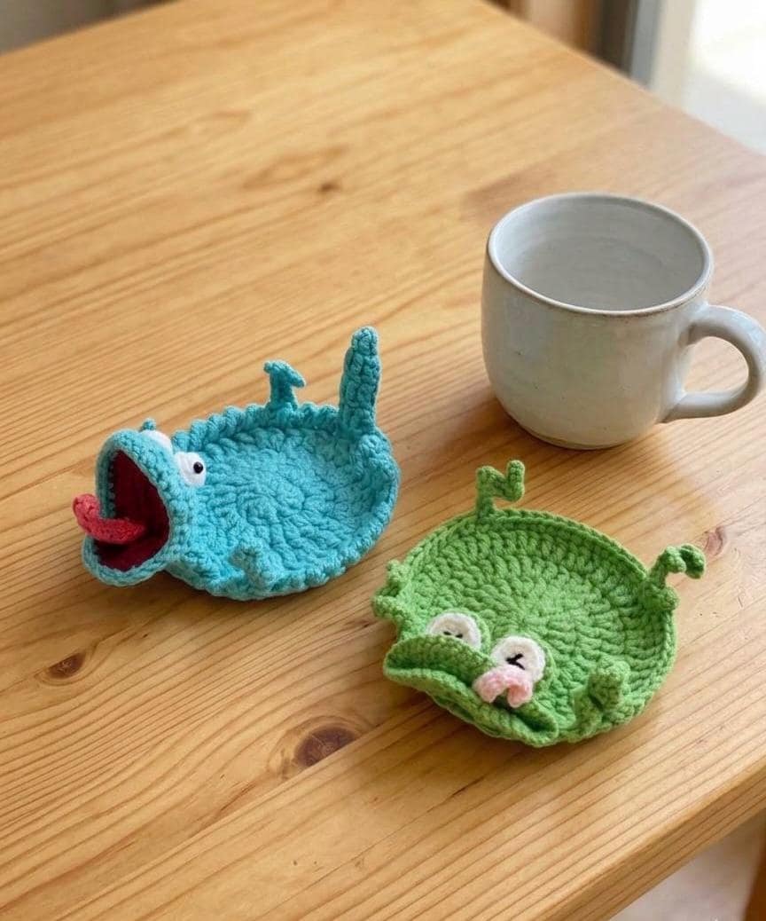 Funny Lizard Coaster – Cute Crochet Desk Buddy | Stress Relief