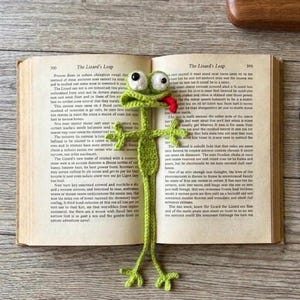 Funny Lizard Bookmark – Cute Crochet Page Marker| Stress Relief |Book Lover Accessory | Lovely gift for book lover| Back to school gift image 2