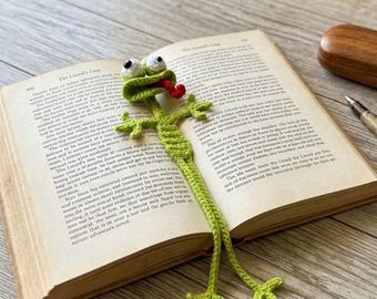 おもしろいトカゲ - カエルのしおり、かわいいかぎ針編みのページマーカー、ストレス解消、読書好きのためのアクセサリー、読書好きへの素敵な贈り物、新学期の贈り物