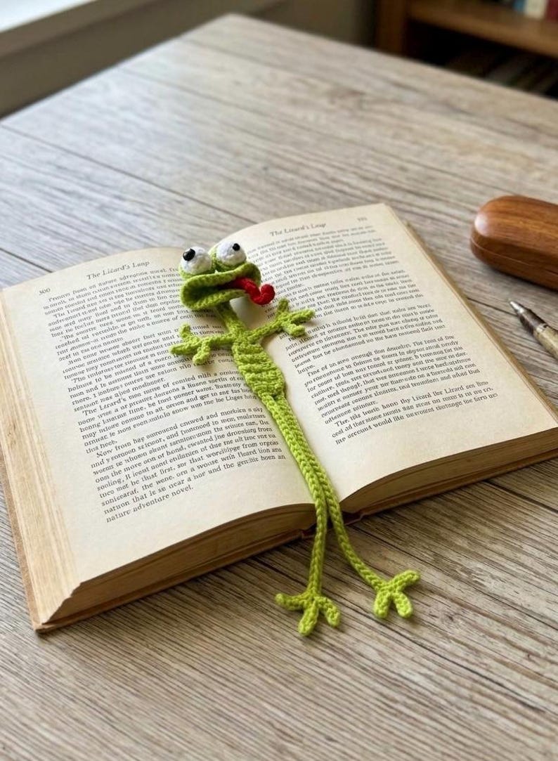 Funny Lizard Bookmark – Cute Crochet Page Marker| Stress Relief |Book Lover Accessory | Lovely gift for book lover| Back to school gift image 1