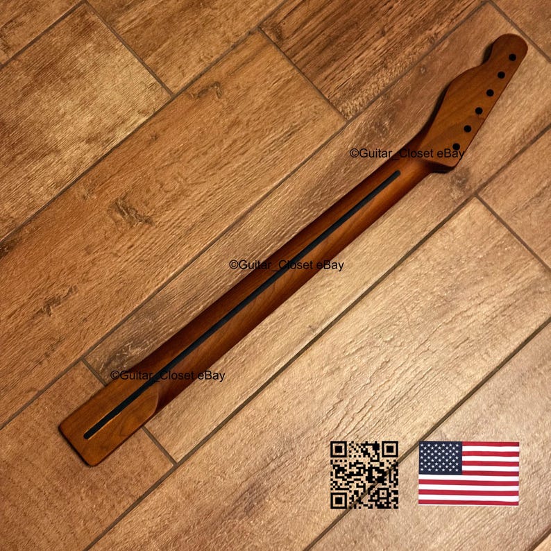 K&ouml;nnte beinhalten: Ein h&ouml;lzerner Gitarrenhals mit dunkelbraunem Finish und einem schwarzen Streifen in der Mitte. Die Kopfplatte hat sechs L&ouml;cher f&uuml;r die Stimmwirbel. Das Bild enth&auml;lt einen QR-Code und eine kleine amerikanische Flagge.