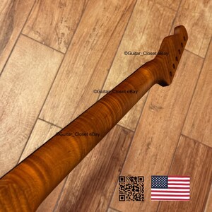 Puede incluir: Primer plano de un m&aacute;stil de guitarra de madera con acabado natural. El m&aacute;stil tiene un clavijero con agujeros para las clavijas. La veta de la madera es visible y el color es marr&oacute;n c&aacute;lido. El texto "Guitar Closet eBay" es visible.