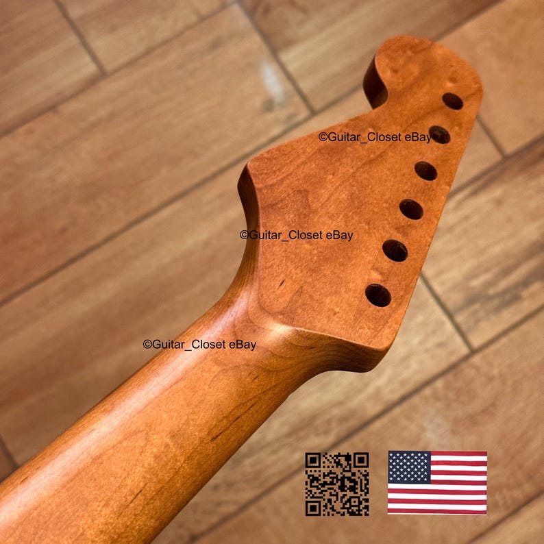 Pode incluir: Bra&ccedil;o de guitarra de madeira com acabamento natural. O headstock apresenta seis orif&iacute;cios para as cravelhas. A imagem inclui o texto "Guitar_Closet eBay", um c&oacute;digo QR e a bandeira americana.