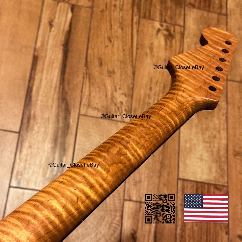 Puede incluir: Un m&aacute;stil de guitarra de color marr&oacute;n claro con un patr&oacute;n de veta de madera de arce flameado. El clavijero incluye seis orificios circulares para las clavijas de afinaci&oacute;n en una fila. El texto Guitar_Closet eBay es visible en el m&aacute;stil.