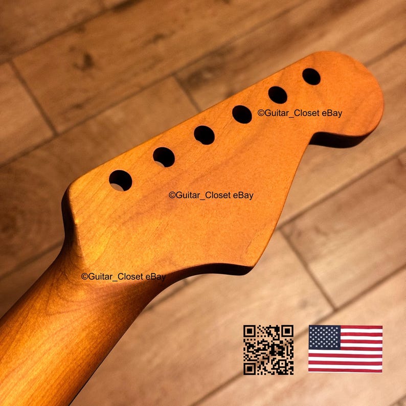 K&ouml;nnte beinhalten: Ein Gitarrenhals mit nat&uuml;rlicher Holzoberfl&auml;che. Die Kopfplatte hat sechs L&ouml;cher f&uuml;r die Stimmwirbel und den Text "Guitar_Closet eBay". Das Bild enth&auml;lt einen QR-Code und die amerikanische Flagge.