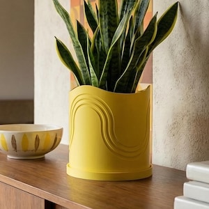 Mid-Century Modern Indoor Planter with Twist to Lock Drainage Tray | Seamless Flowing Arch Flower Plant Pot | Minimalist Contemporary 4 6 8