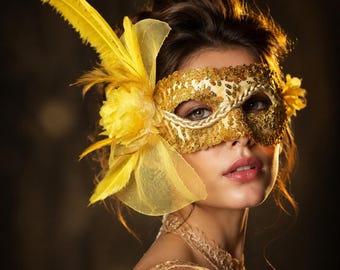 Gold Gothic Bridal Mask Lace Butterfly Feather Wedding Masquerade Carnival Costume Accessory Elegant