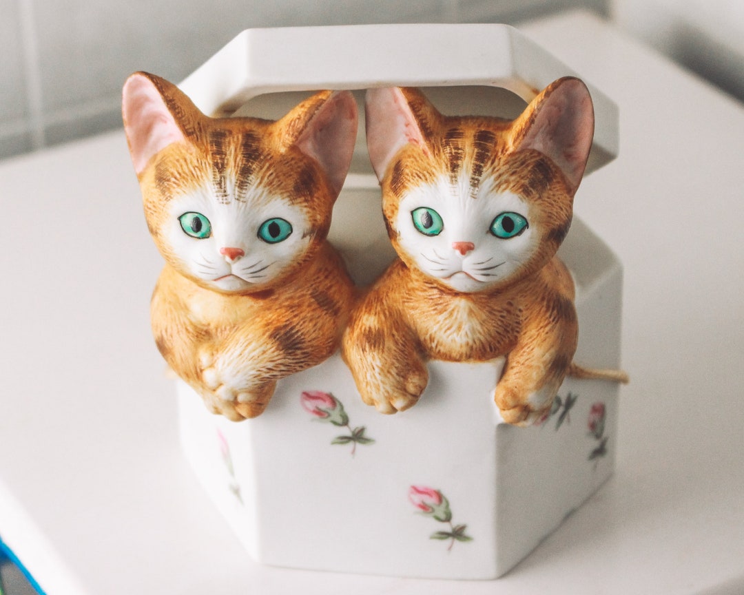 Vintage Ceramic Music Box by Seymour Mann, Ceramic Kitten Music Box