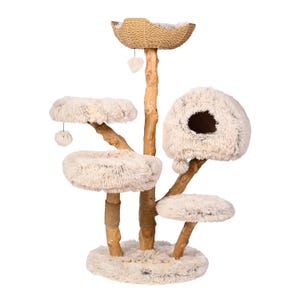 Puede incluir: &Aacute;rbol para gatos de varios niveles con estructura de madera natural y plataformas de felpa beige. El &aacute;rbol cuenta con una cesta tejida en la parte superior, una cueva acogedora y pompones colgantes. La base mide unos 61 cm de ancho.