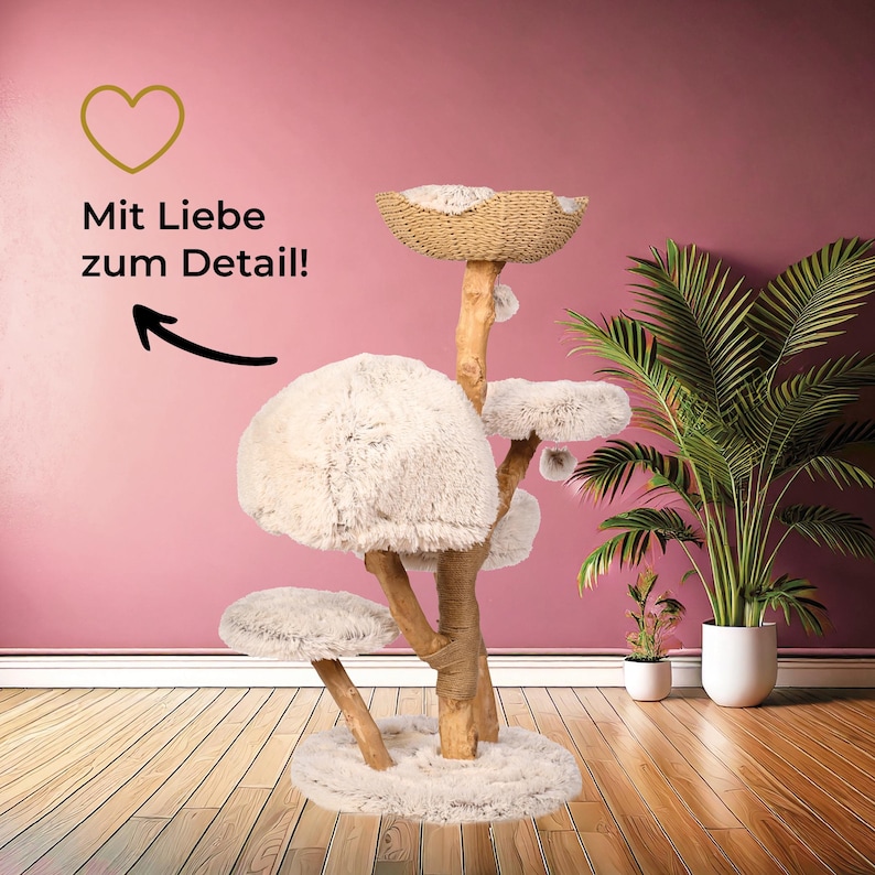 Puede incluir: Un &aacute;rbol para gatos de varios niveles con un tronco de madera natural y m&uacute;ltiples plataformas. Las plataformas y la base est&aacute;n cubiertas de suave piel sint&eacute;tica blanca. Una percha de cesta tejida se encuentra en la parte superior. El texto "Mit Liebe zum Detail!" es visible.