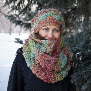 Crochet PATTERN cozy loop scarf, woman circle bulky scarf, women infinity scarf cowl neckwarmer winter DIY photo tutorial Instant download