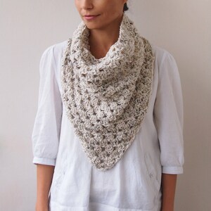 Crochet PATTERN Granny triangle cowl bandana women infinity loop circle scarf, DIY photo tutorial, Instant download