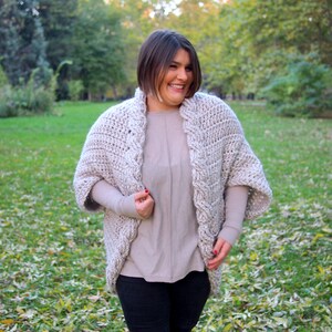 Crochet Pattern cable women cocoon shrug bulky coat cardigan, plus size cardigan braided sweater, winter clothing, Instant download immagine 3