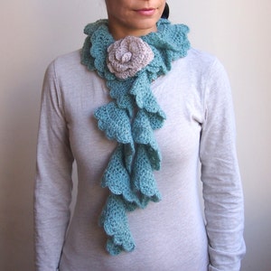 Crochet pattern, ruffles spiral scarf with flower applique, woman scarf, neckwarmer, cowl, photo tutorial, Instant download