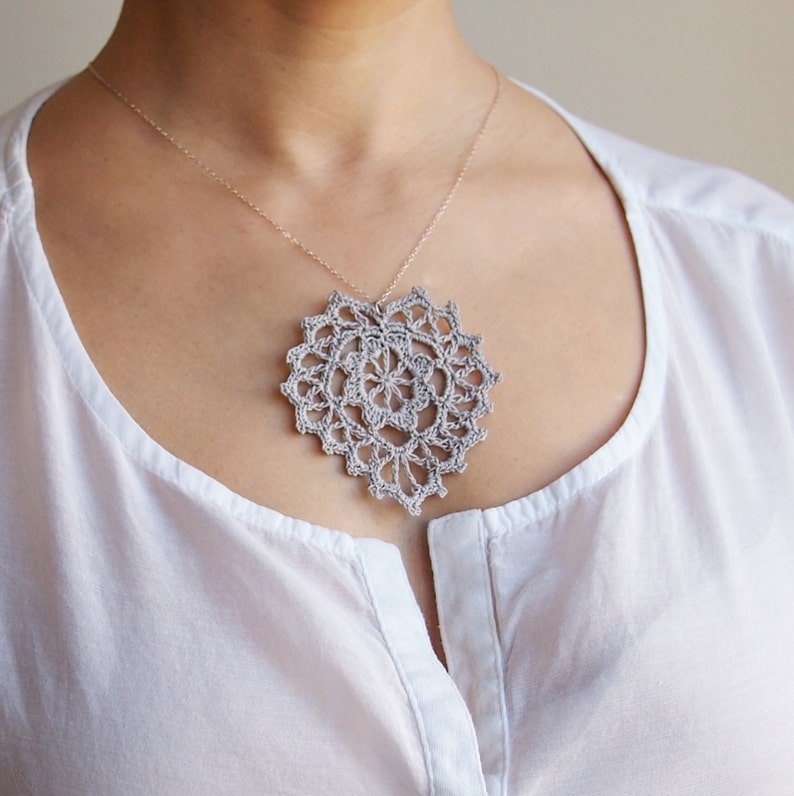 Crochet PATTERN Heart me jewel, earrings, women necklace pendant, romantic vintage lace, woman statement jewelry, wedding DIY photo tutorial image 2