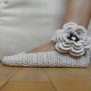 Crochet PATTERN Mary Jane slippers,  crochet flower applique, festival, bride,  DIY tutorial, PDF Instant download