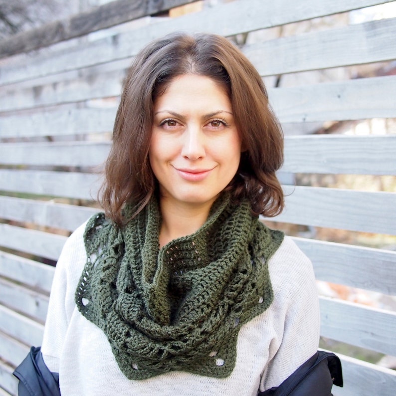 Crochet PATTERN leaves snood cowl women neckwarmer woman ...